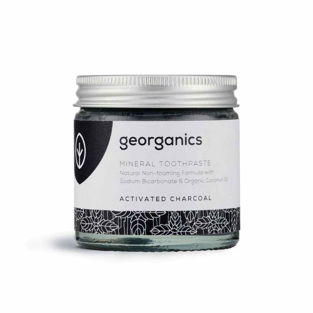 georganics-plastikfreie-zahnpasta-im-glas-aktivkohle